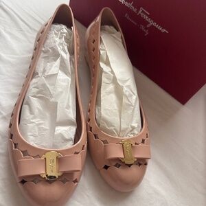 New Salvatore Ferragamo flats size 11